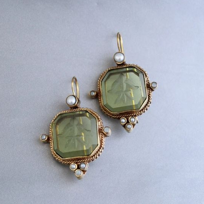 Laura | Vintage green and pearl earrings