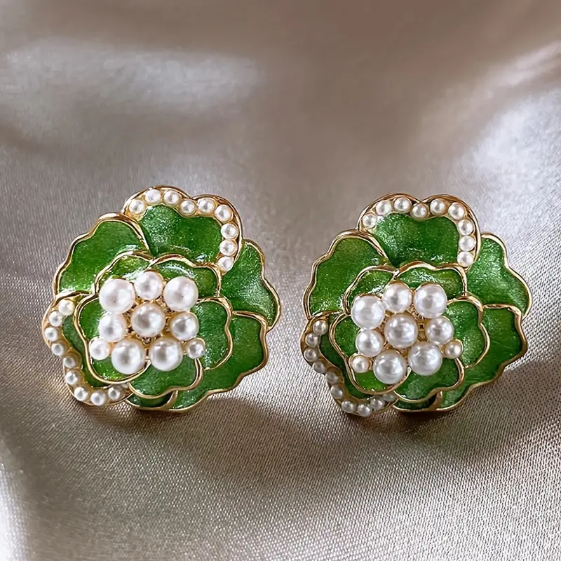 Olga | Green enamel earrings with elegant pearls