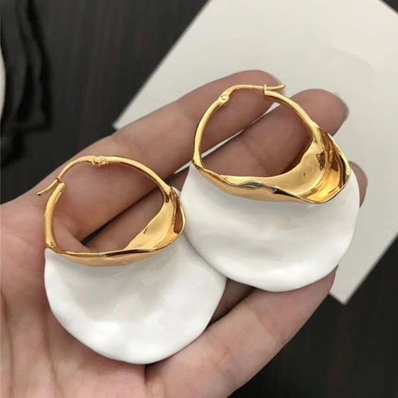 Vania | Vintage earrings in white and gold