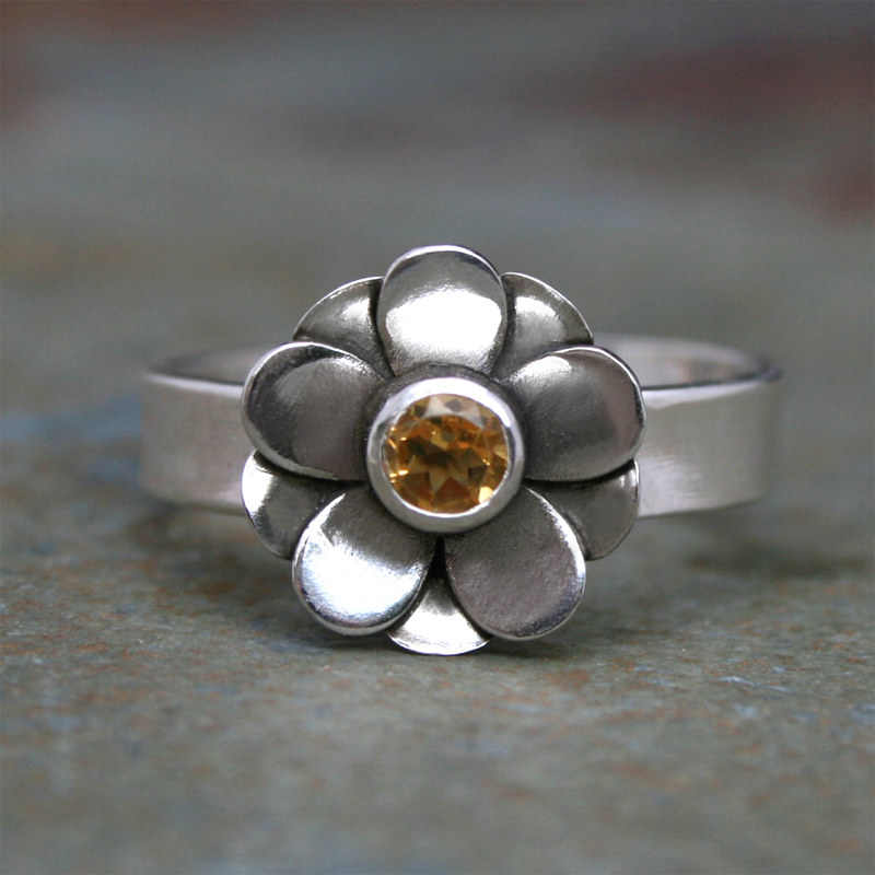 Emma | Vintage silver daisy ring
