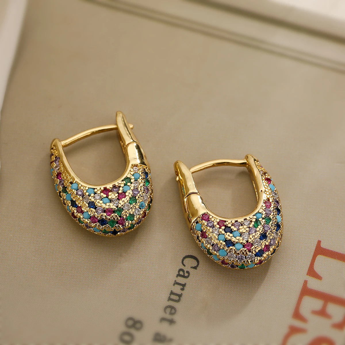 Azucena | Elegant colorful earrings with embedded crystals.