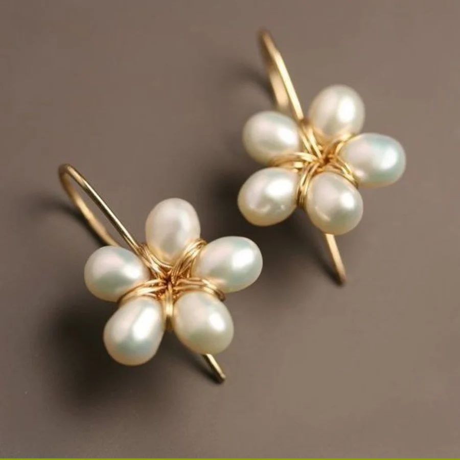 Ema | Vintage golden pearl flower earrings