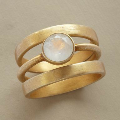 Xaviera | Vintage gold and moonstone inlaid ring