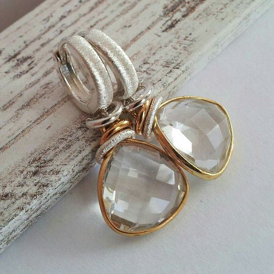Marcia | Vintage white crystal and gold earrings