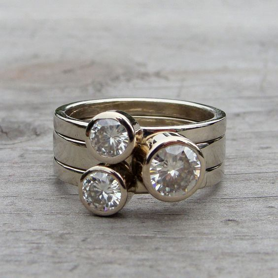 Anita | Vintage ring with triple zirconia