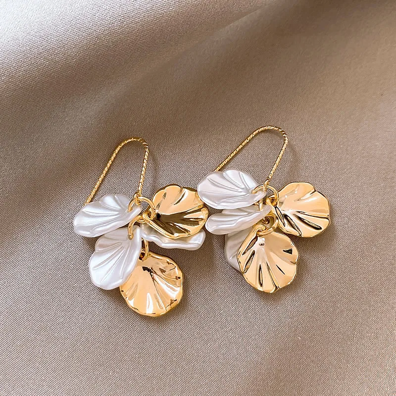 Eulalia | Elegant white and gold petal earrings.