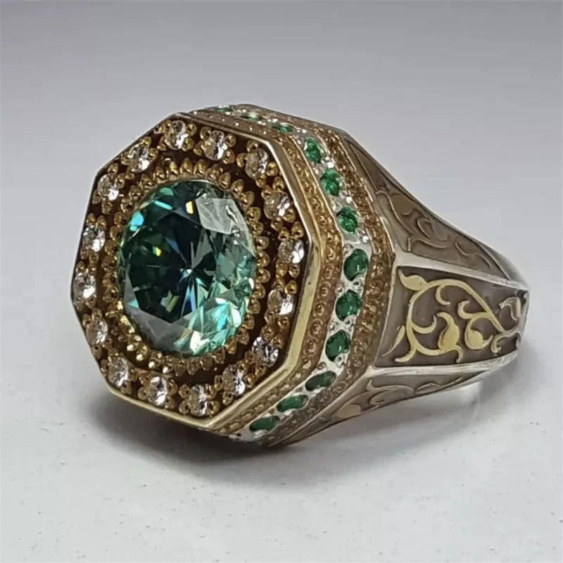 Paulina | Green ring in vintage shiny gold