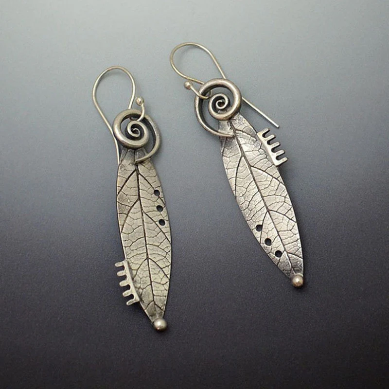 Katia | Vintage sterling silver serrated leaf earrings