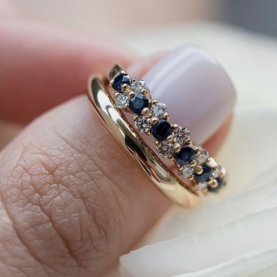 Estela | Elegant vintage gold ring with blue zircons