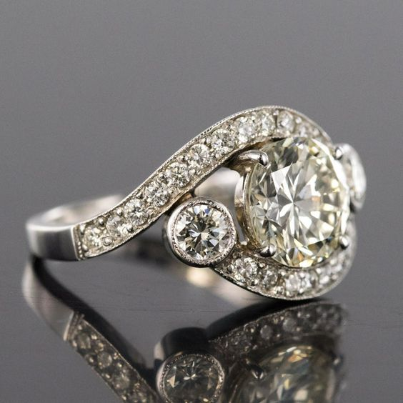Yolanda | Brilliant Silver Crystal Ring