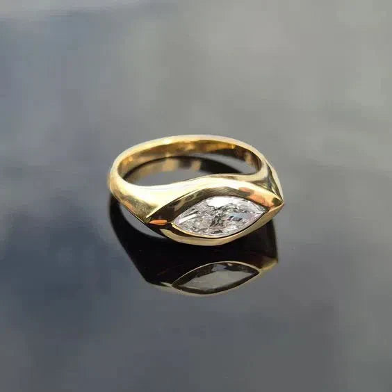 Matilde | Vintage gold ring with zirconia eye