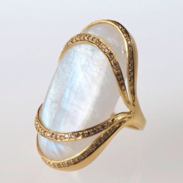 Sabrina | Ring with white stone in vintage gold