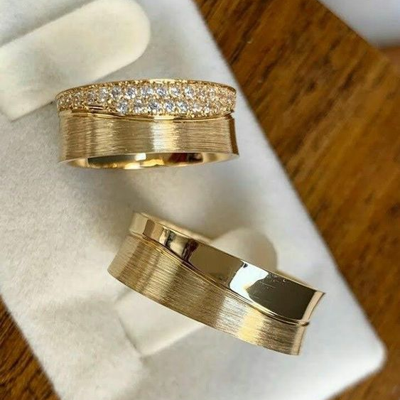 Eulalia | Vintage gold rings with glitter