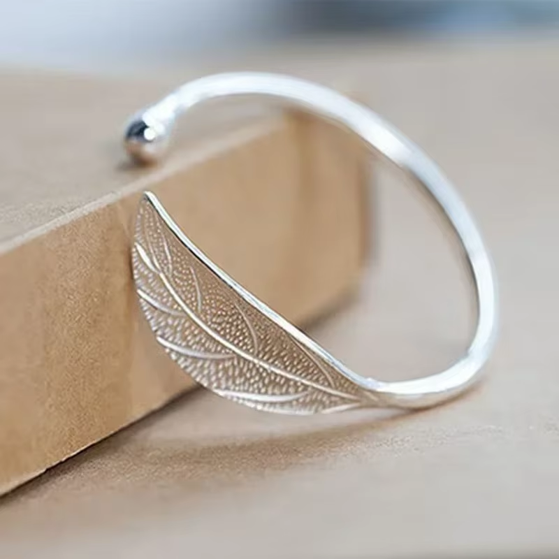 Patricia | Silver leaf-shaped ring