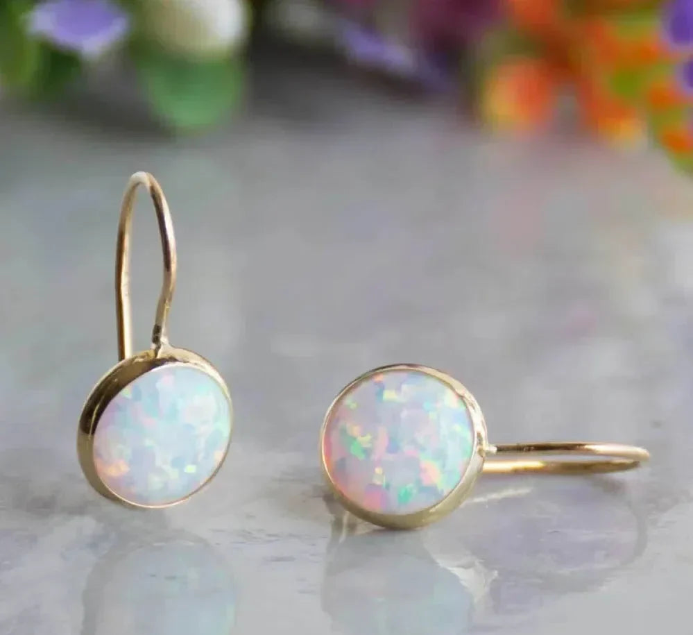 Sofía | Vintage gold earrings with opal stone