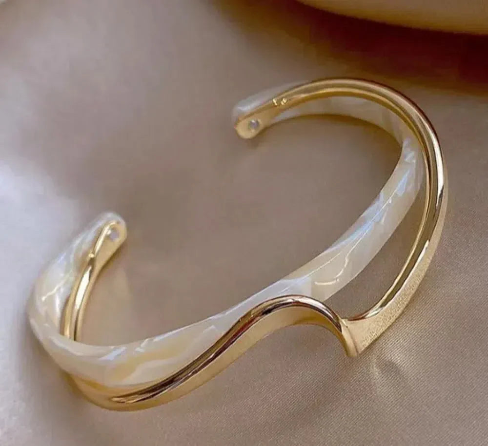 Nora | Elegant white opal gold bracelet